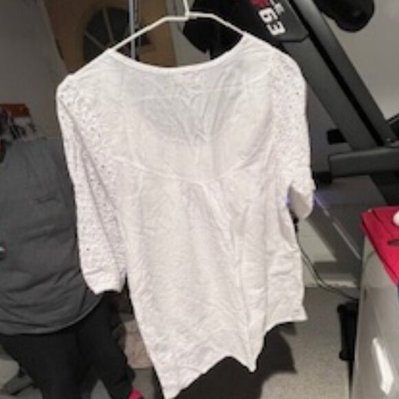 women's Top - Picture 2 of 3